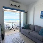 Kolonaki Seaview 1bdr Finikoudes Larnaca