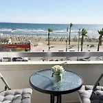 Kolonaki Seaview 1bdr Finikoudes Larnaca
