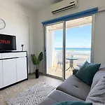 Kolonaki Seaview 1bdr Finikoudes Apartment *