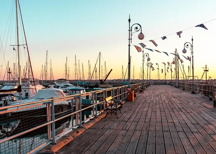 アパート Kolonaki Seaview 1bdr Finikoudes ラルナカ