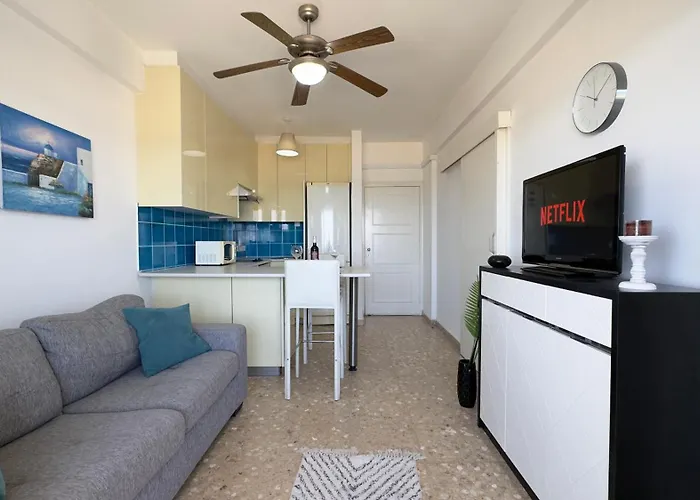 Kolonaki Seaview 1bdr Finikoudes アパート ラルナカ