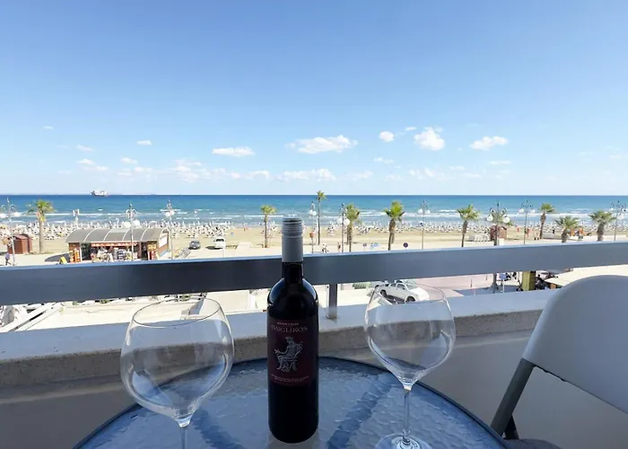 アパート Kolonaki Seaview 1bdr Finikoudes ラルナカ