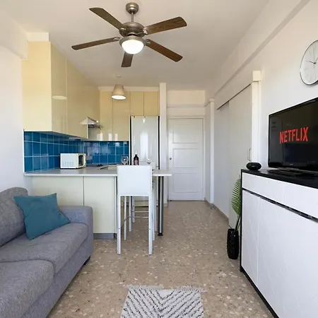 Kolonaki Seaview 1bdr Finikoudes شقة لارنكا