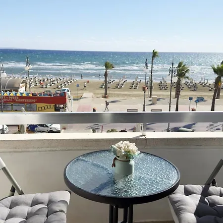 Kolonaki Seaview 1bdr Finikoudes لارنكا