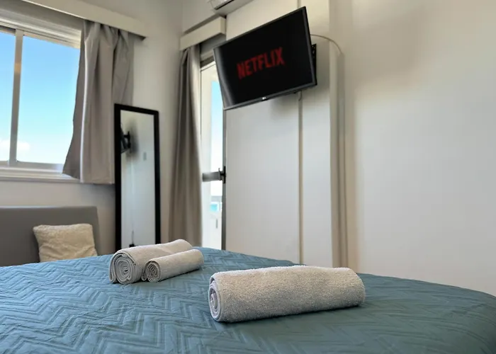 アパート Kolonaki Seaview 1bdr Finikoudes ラルナカ