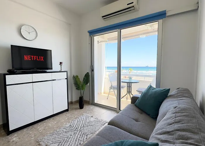 Kolonaki Seaview 1bdr Finikoudes 아파트 *